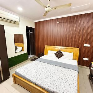Hotel Joy - Karol Bagh Market