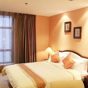 Deluxe One-Bedroom King Suite